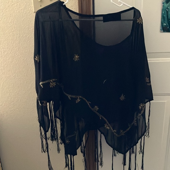 Maggie Barnes dressy coverup ponchstyle.lBeautiful gold embroidered detailing - Picture 4 of 4